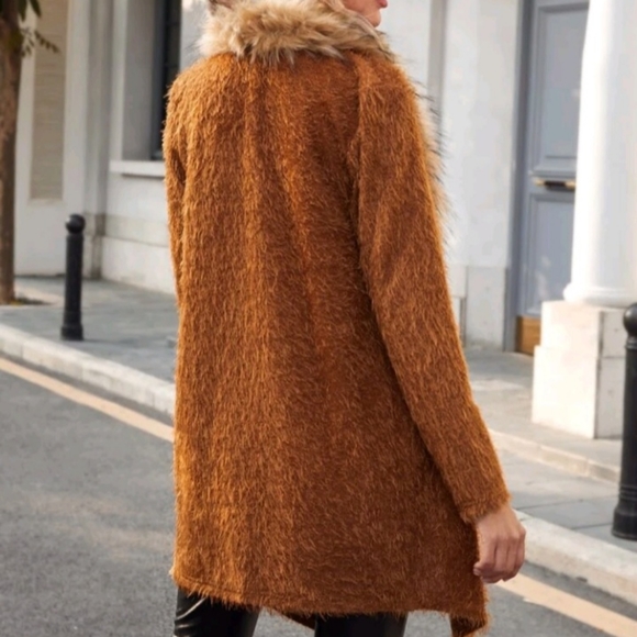 Beautiful coat - Picture 2 of 2